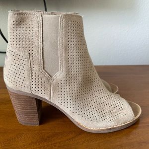 Toms Suede Tan Heels 8.5